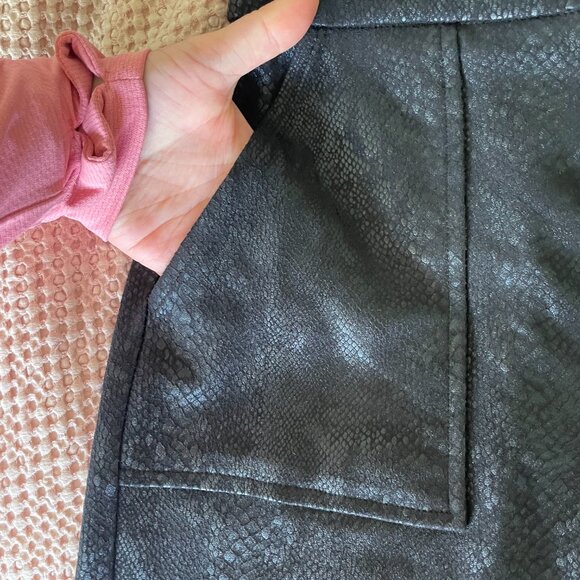 NWT Skies are Blue LA Black Snake Print Zip-up Miniskirt Size S - Picture 3 of 12